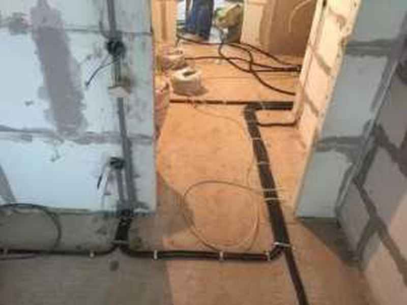 Электрик? Сантехник? электромонтажные работы, на дом.  в Москве