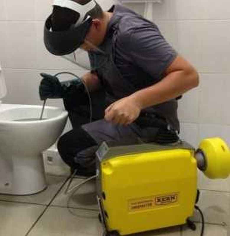 Сантехник на выезд. Замена труб и смесителей в Москве