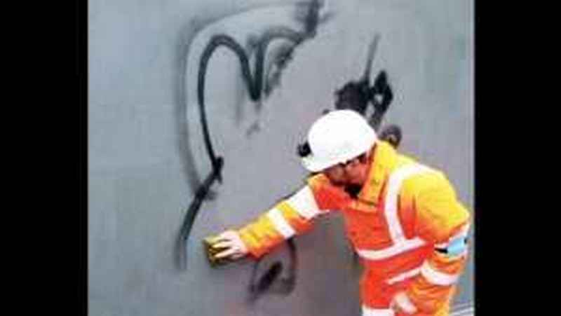 Очистка стен, памятников культуры от граффити в Москве